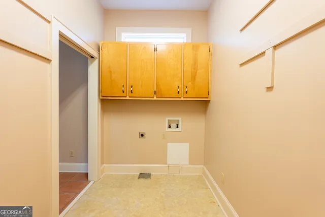 a house view with a outdoor space