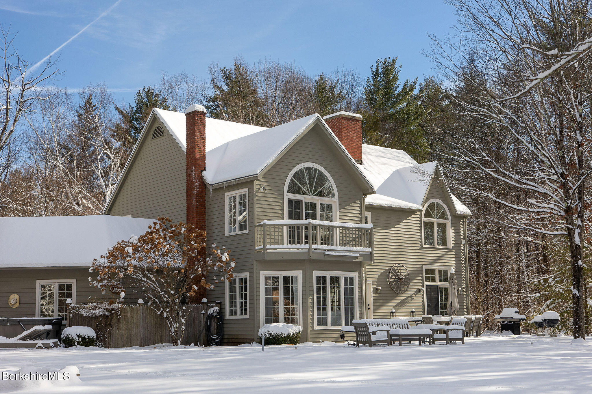 14 Old Tree Farm Road Stockbridge, MA 01266 - Photo 8 of 56 a front view of a house