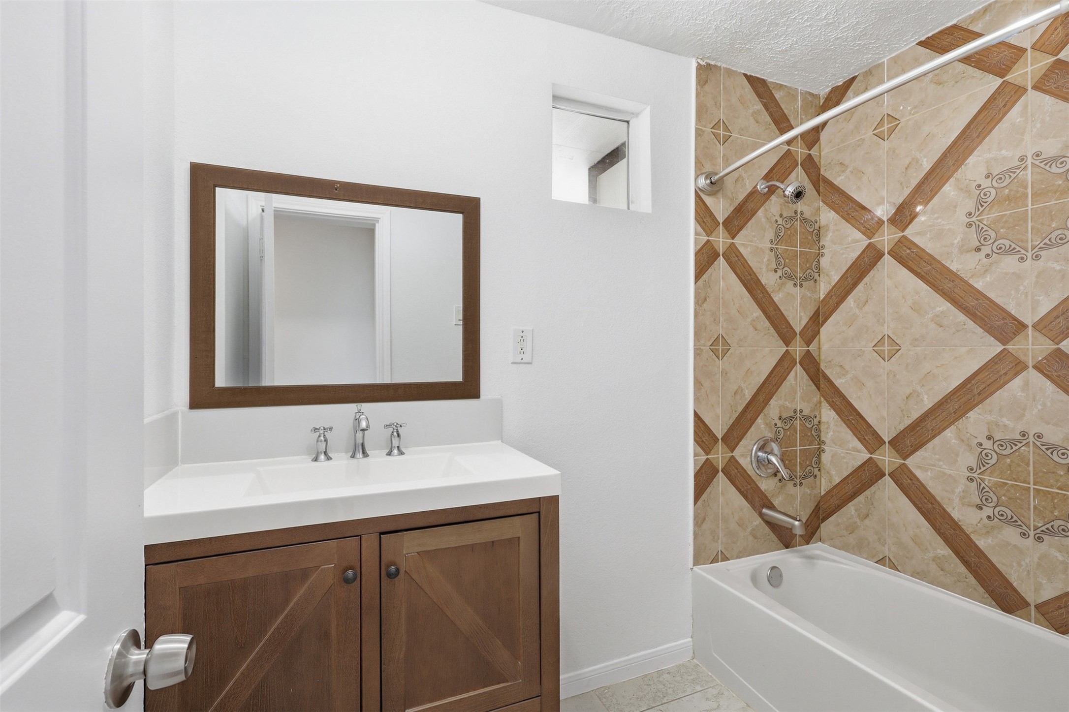 407 Meters Street Houston, TX 77020 - Photo 14 of 22 Full Bath