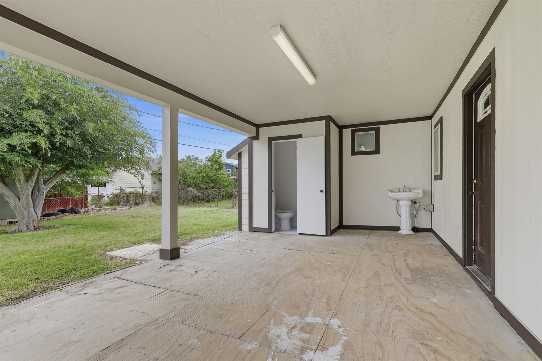 407 Meters Street Houston, TX 77020 - Photo 20 of 22 Patio with half bath