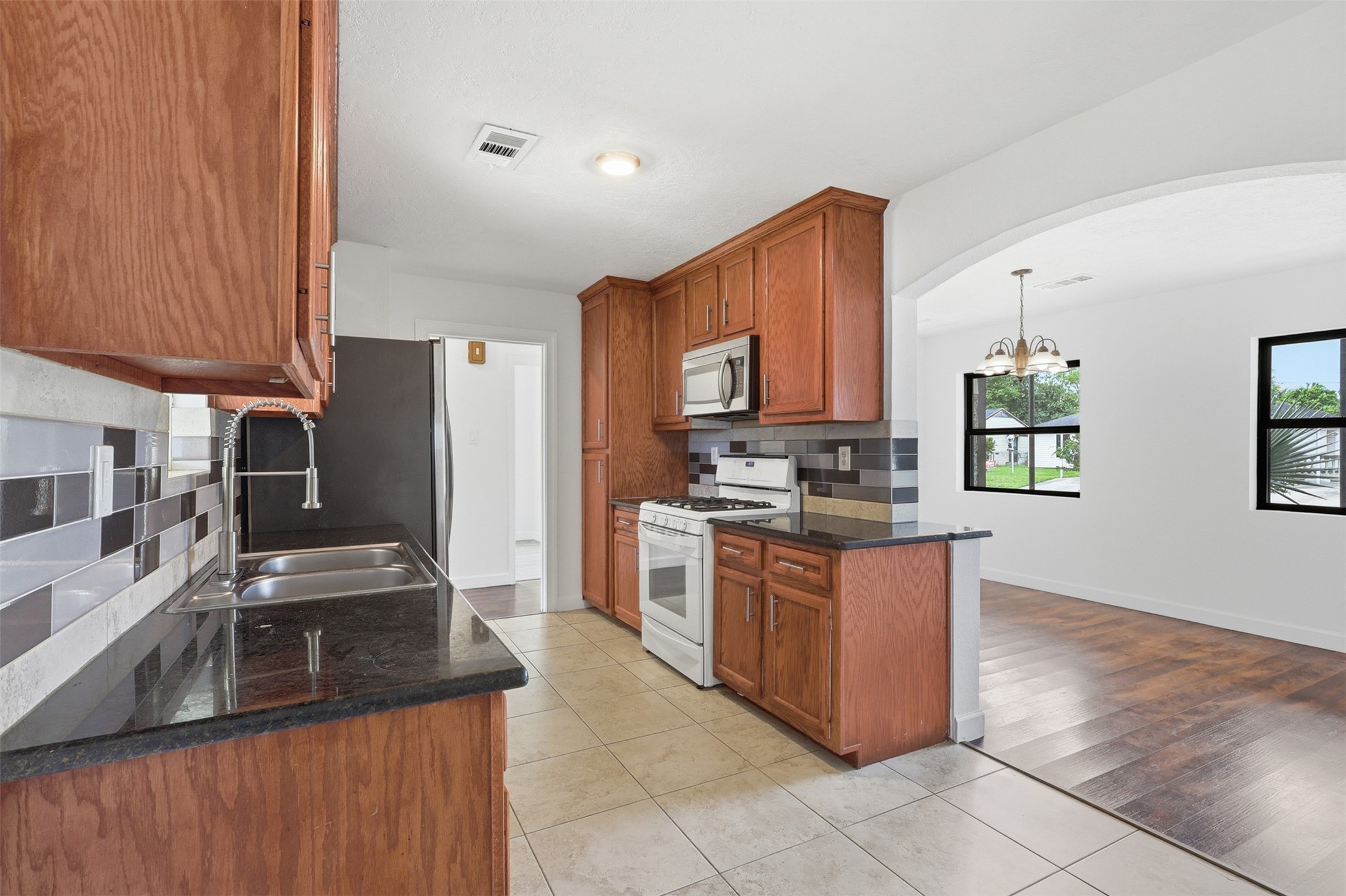 407 Meters Street Houston, TX 77020 - Photo 10 of 22