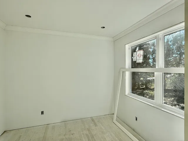a view of empty room with window