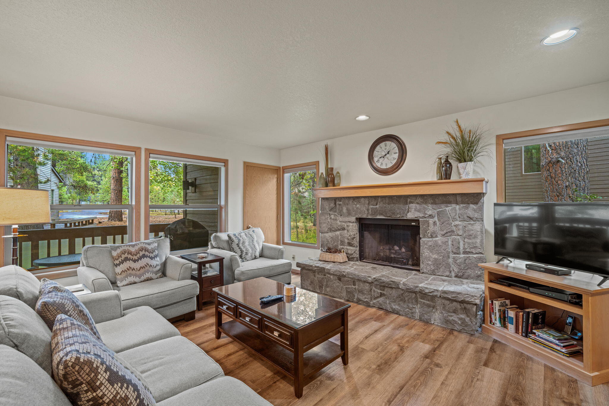 57393 Beaver Ridge Loop, Unit 39B2 Sunriver, OR 97707 - Photo 3 of 25 9-web-or-mls-Ridge Condo 39-09