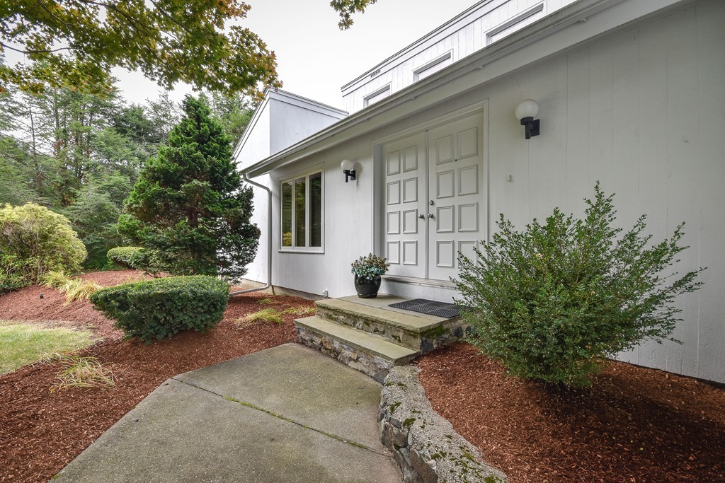 28 Parker Road Framingham, MA 01702 - Photo 3 of 22 Gallery Image 3