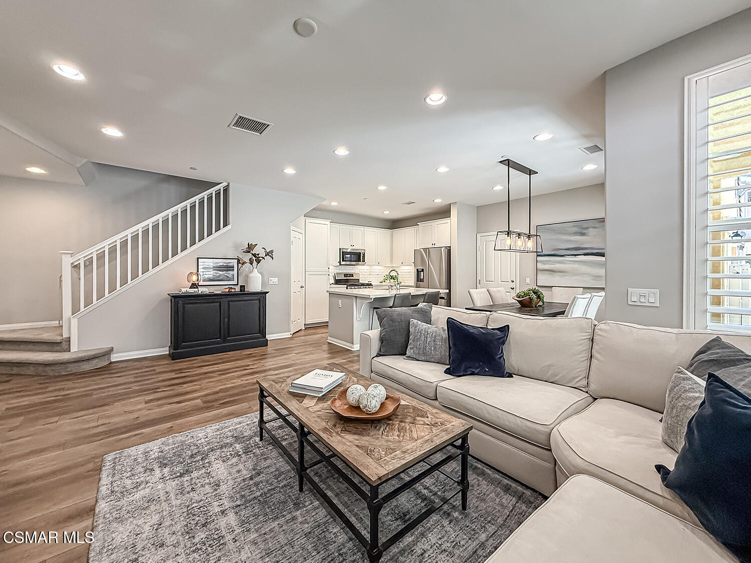 230 Stonegate Road Camarillo, CA 93010 - Photo 6 of 43 bLiving Dining and Kitchen4
