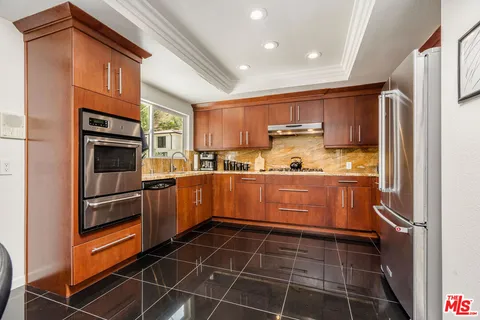 $6,995 | 2041 Roscomare Road, Los Angeles, CA 90077