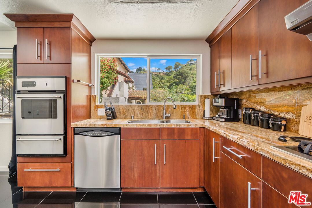 2041 Roscomare Road Los Angeles, CA 90077 - Photo 12 of 46