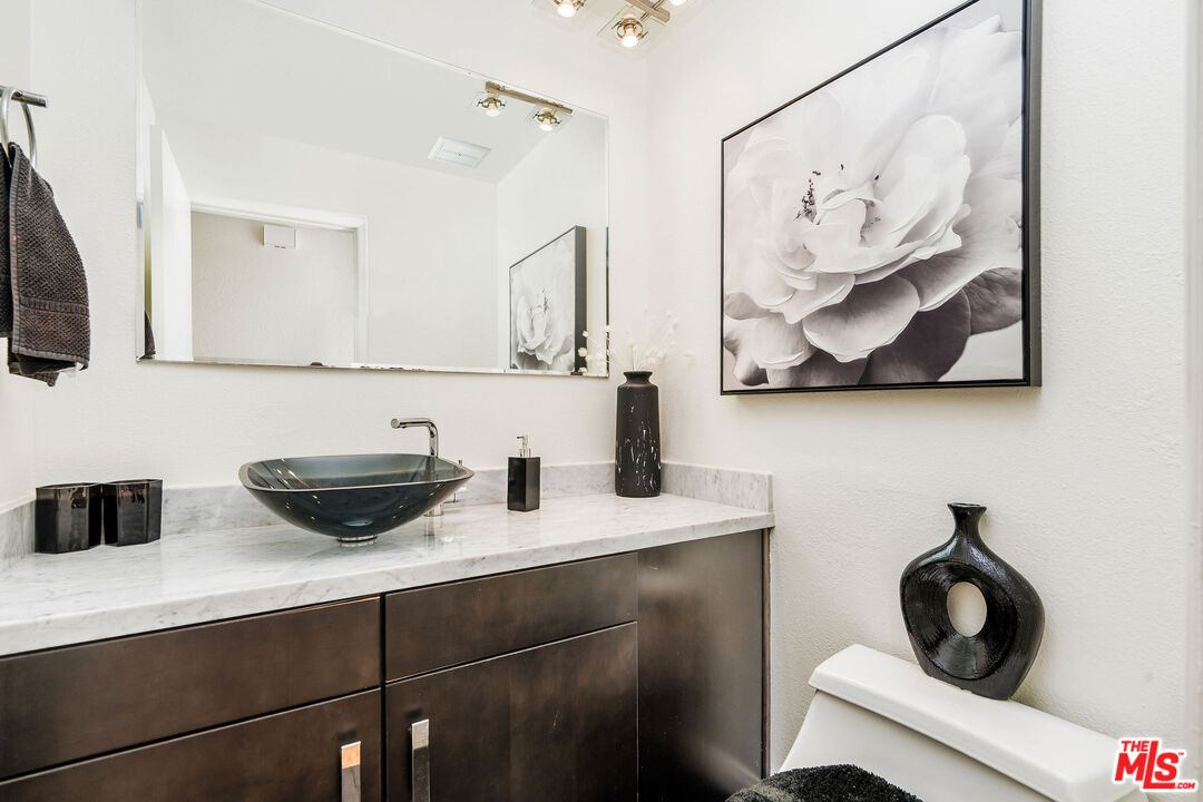 2041 Roscomare Road Los Angeles, CA 90077 - Photo 14 of 46