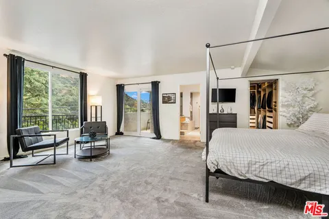 $6,995 | 2041 Roscomare Road, Los Angeles, CA 90077