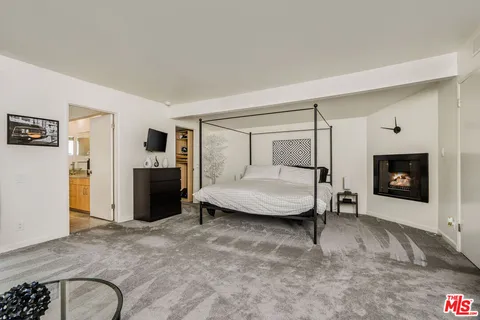 $6,995 | 2041 Roscomare Road, Los Angeles, CA 90077