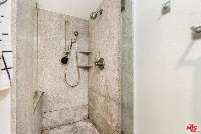 $6,995 | 2041 Roscomare Road, Los Angeles, CA 90077