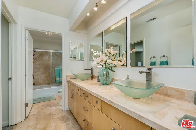 $6,995 | 2041 Roscomare Road, Los Angeles, CA 90077