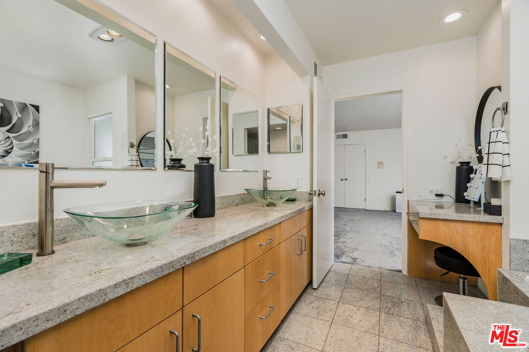 2041 Roscomare Road Los Angeles, CA 90077 - Photo 36 of 46