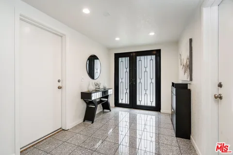 $6,995 | 2041 Roscomare Road, Los Angeles, CA 90077