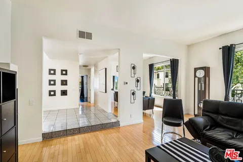 $6,995 | 2041 Roscomare Road, Los Angeles, CA 90077