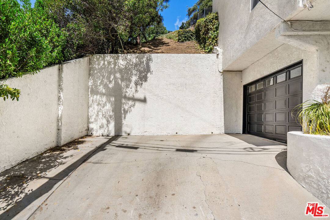 2041 Roscomare Road Los Angeles, CA 90077 - Photo 42 of 46
