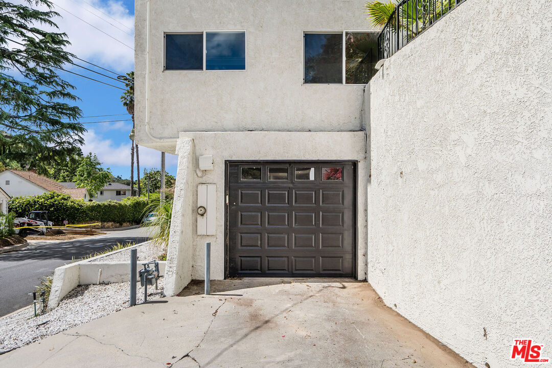 2041 Roscomare Road Los Angeles, CA 90077 - Photo 43 of 46