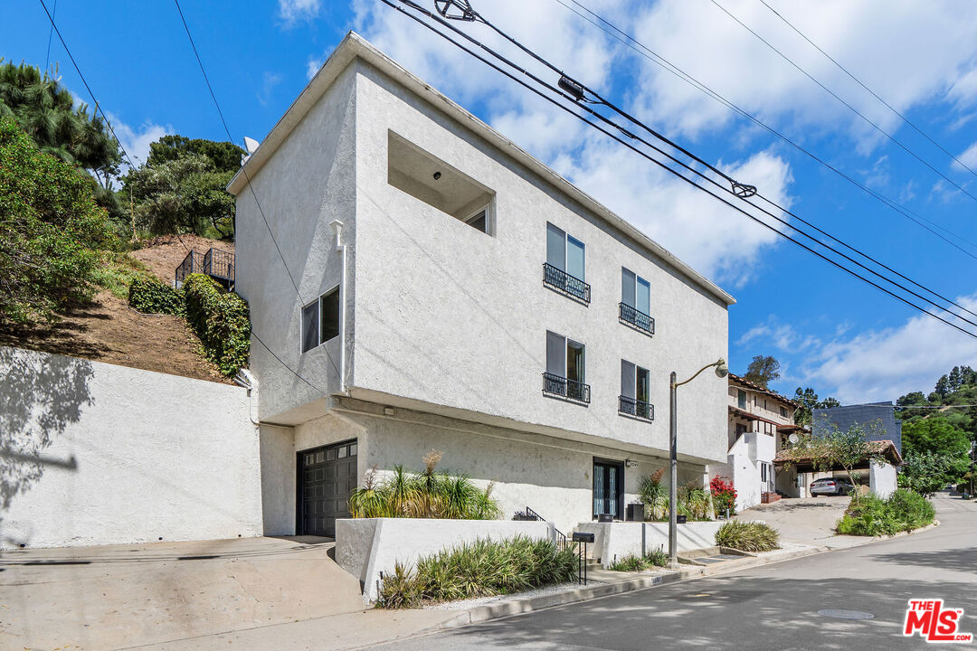 2041 Roscomare Road Los Angeles, CA 90077 - Photo 45 of 46