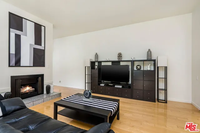 $6,995 | 2041 Roscomare Road, Los Angeles, CA 90077