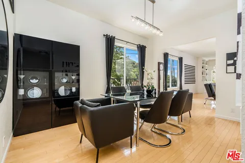 $6,995 | 2041 Roscomare Road, Los Angeles, CA 90077