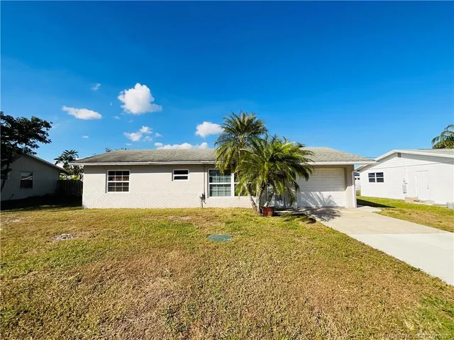 $2,000 | 2031 Southeast Jackson Street, Stuart, FL 34997