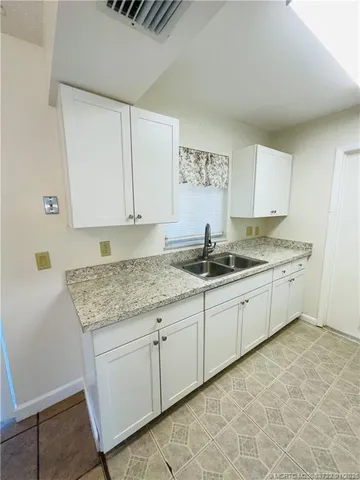 $2,000 | 2031 Southeast Jackson Street, Stuart, FL 34997