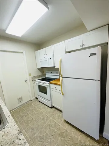 $2,000 | 2031 Southeast Jackson Street, Stuart, FL 34997