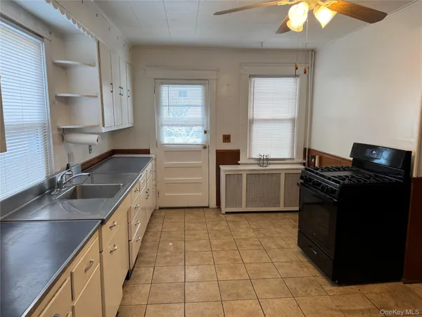 $2,500 | 45 Smith Street, Glen Cove, NY 11542