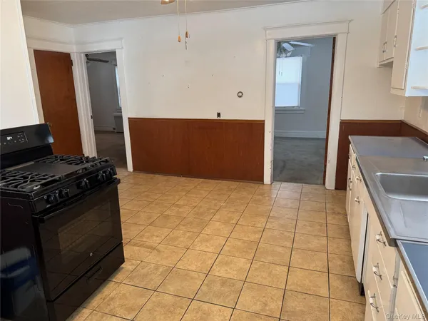 $2,500 | 45 Smith Street, Glen Cove, NY 11542