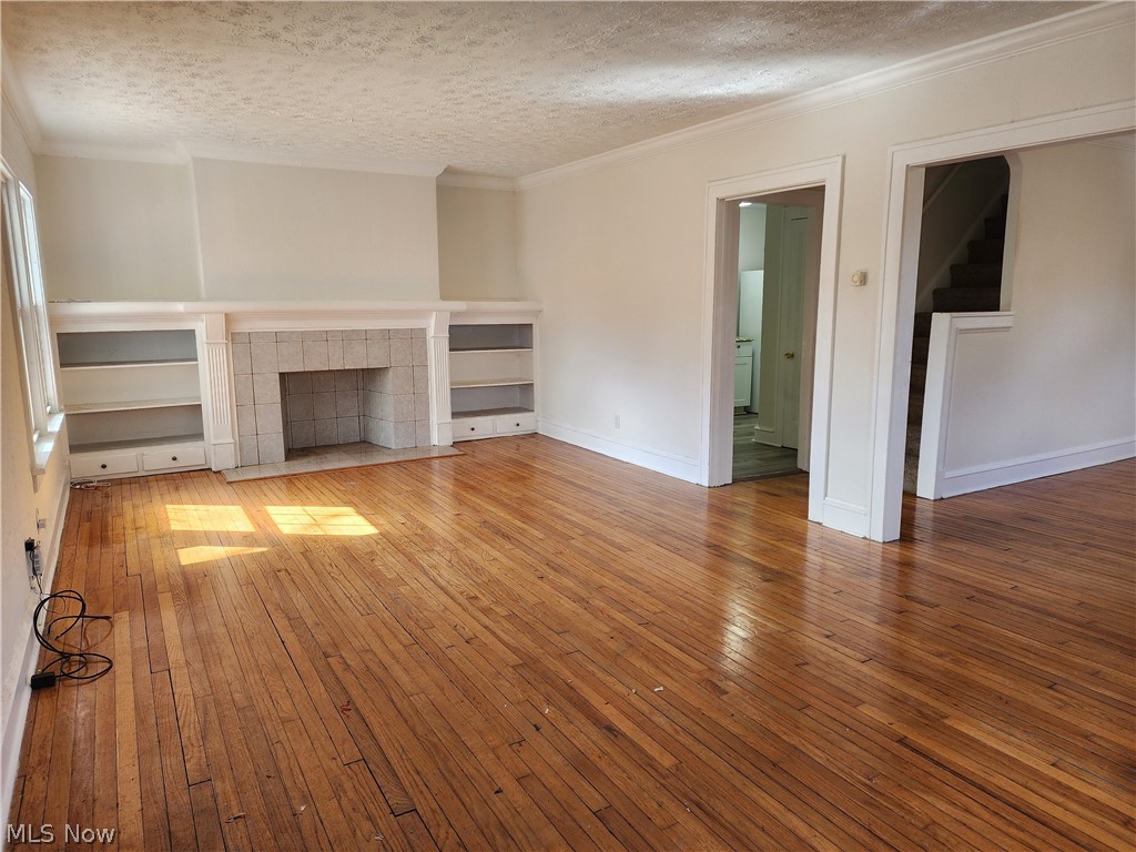 2060 Rossmoor Road Cleveland, OH 44118 - Photo 2 of 12