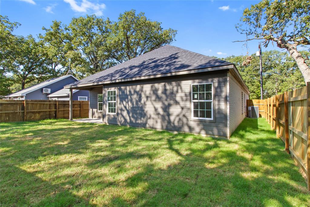 7520 Double Bridge Road Mabank, TX 75156 - Photo 4 of 32 Charming single-story residence with a gable roof and board-and-batten siding, situated on a spacious lot with mature shade trees