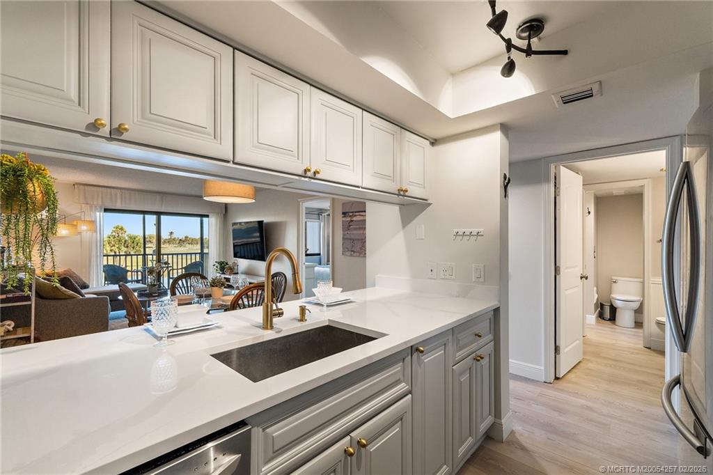 40 Northeast Plantation Road, Unit 207 Stuart, FL 34996 - Photo 15 of 60