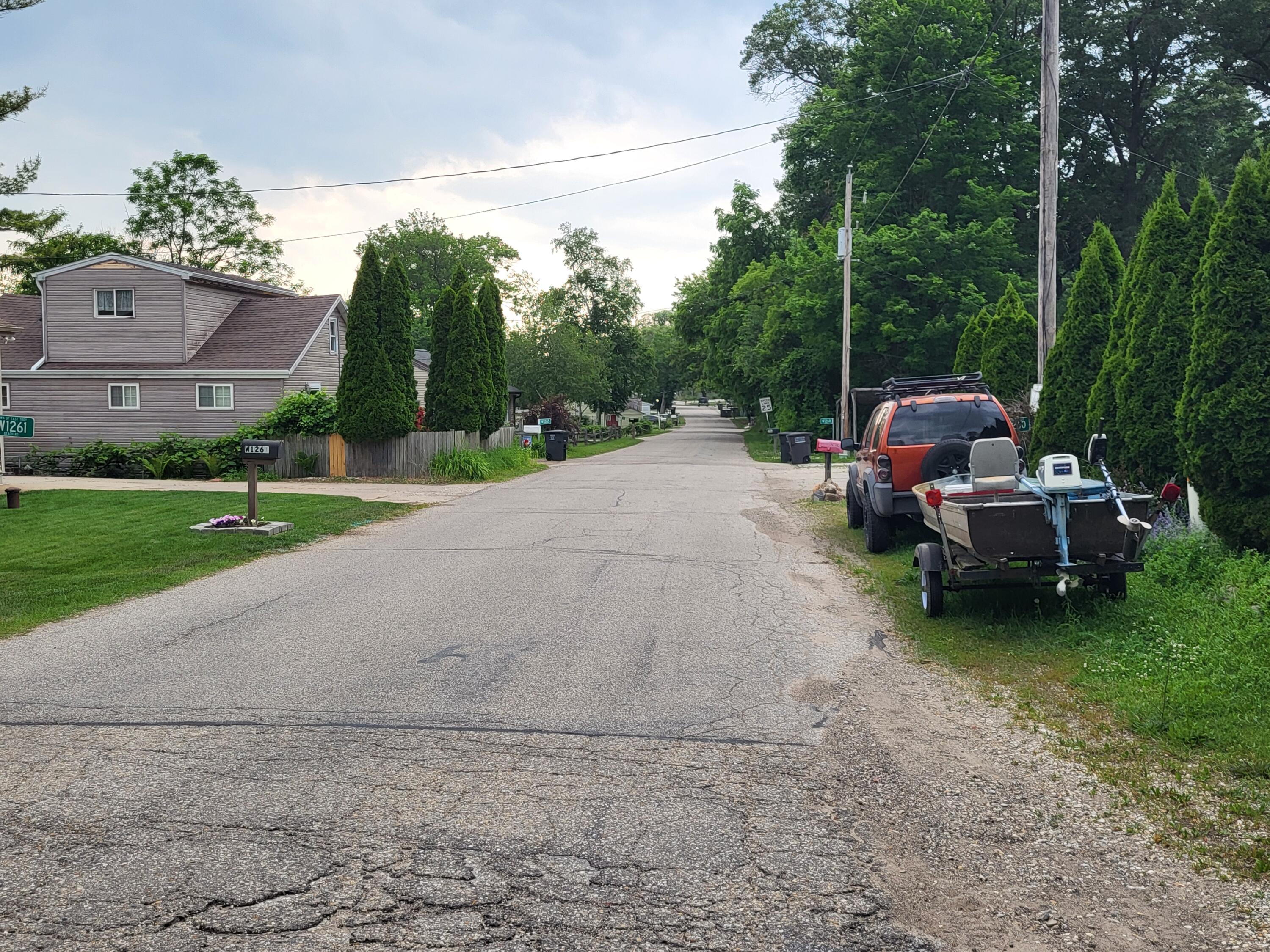 W1250 Beach Road East Troy, WI 53120 - Photo 18 of 18 Street view to the Lake