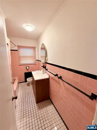 a view of utility room