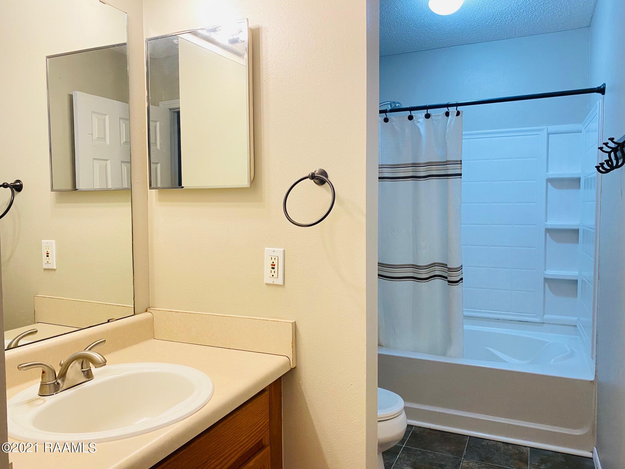 426 Hebert Road Scott, LA 70583 - Photo 11 of 21 Master Bath