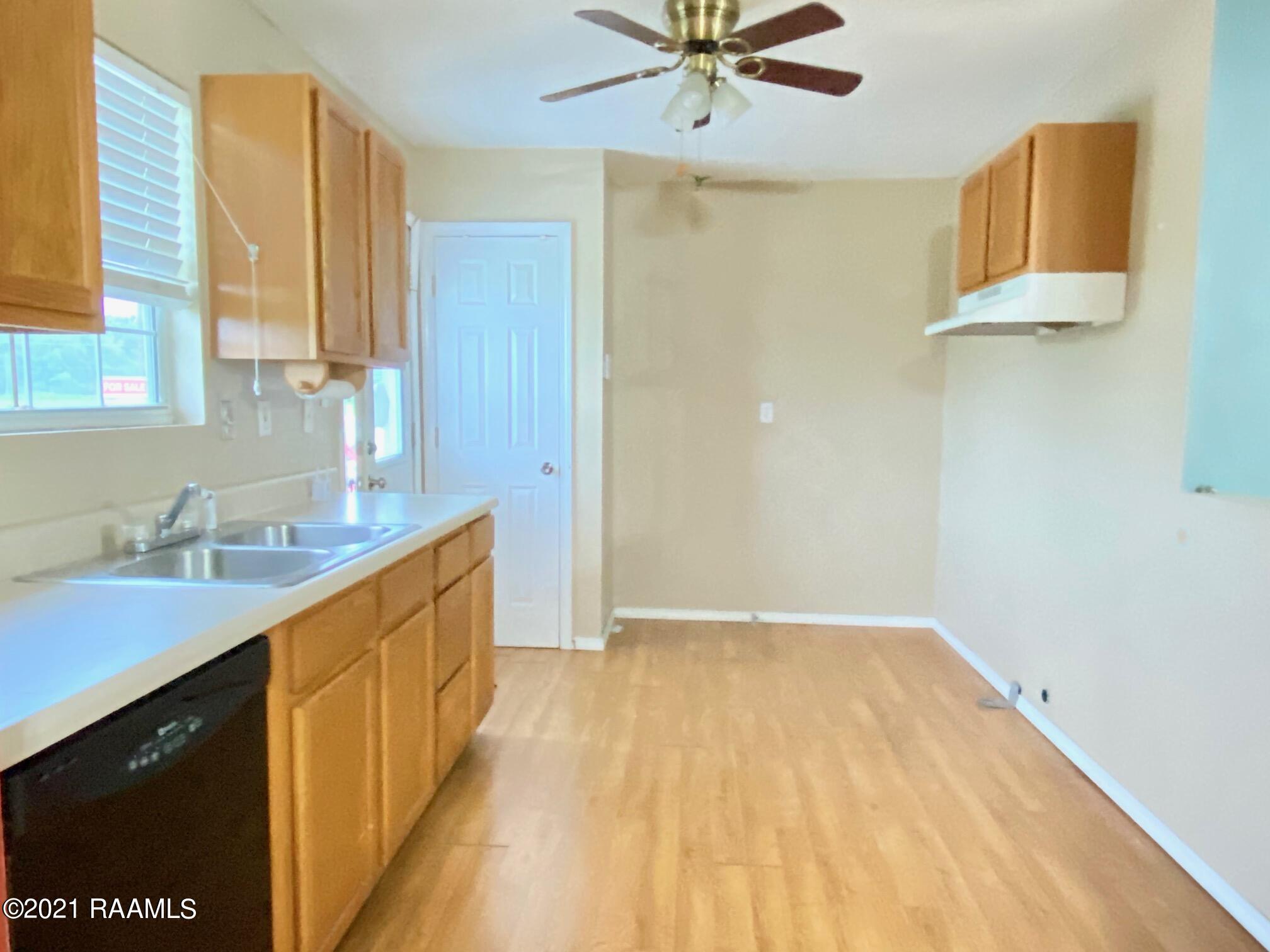 426 Hebert Road Scott, LA 70583 - Photo 3 of 21 Kitchen