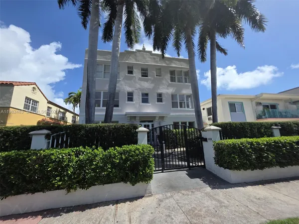 $1,900 | 1027 Pennsylvania Avenue, Unit 304, Miami Beach, FL 33139