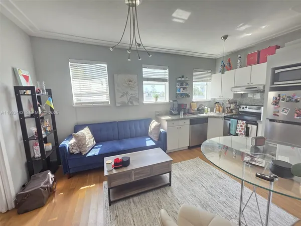 $1,900 | 1027 Pennsylvania Avenue, Unit 304, Miami Beach, FL 33139