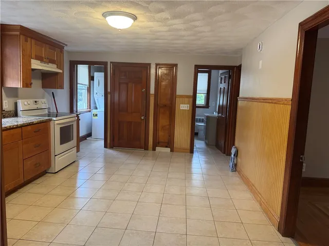 $1,900 | 83 Farnum Pike, Smithfield, RI 02917