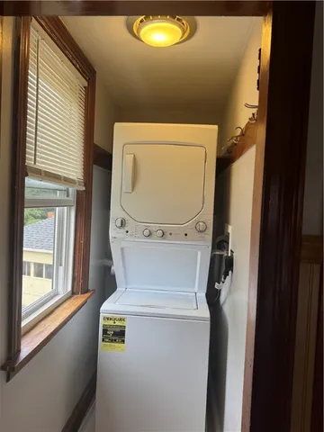 $1,900 | 83 Farnum Pike, Smithfield, RI 02917