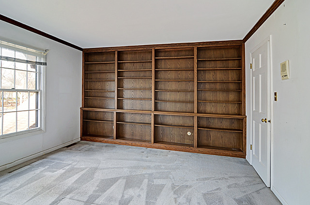 851 South County Line Road Hinsdale, IL 60521 - Photo 14 of 25 an empty room with a empty space
