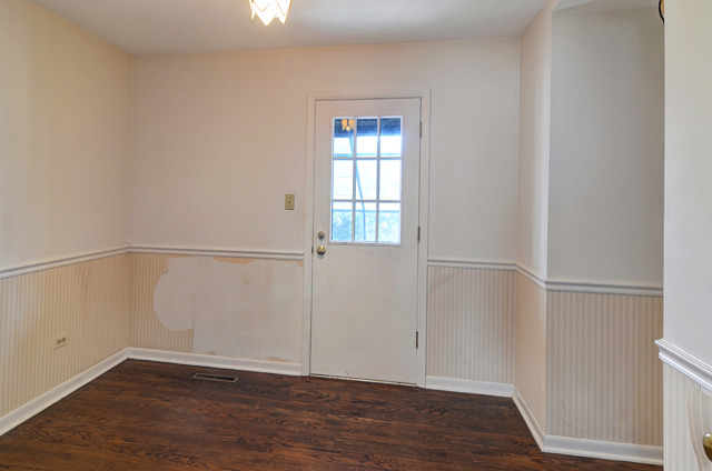851 South County Line Road Hinsdale, IL 60521 - Photo 10 of 25 an empty room with wooden floor closet and windows