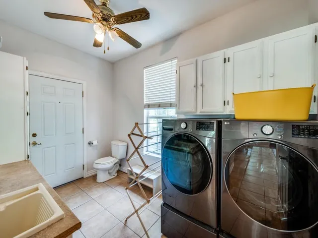 a view of a storage & utility room with washing machine