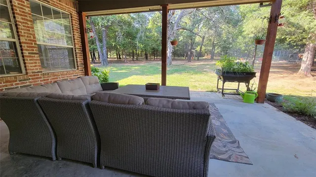 $709,999 | 735 Sleepy Hollow Lane, Valley View, TX 76272