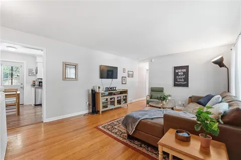 $300,000 | 866 South Sheridan Circle, Olathe, KS 66061