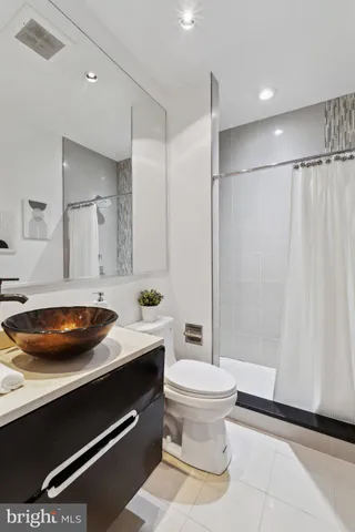 $4,000 | 652 L Street Northeast, Unit 1, Washington, DC 20002