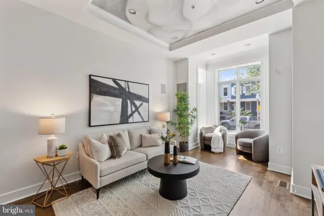 $4,000 | 652 L Street Northeast, Unit 1, Washington, DC 20002