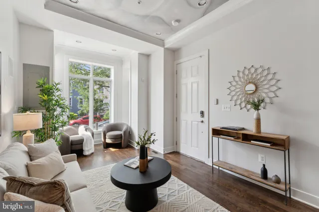 $4,000 | 652 L Street Northeast, Unit 1, Washington, DC 20002