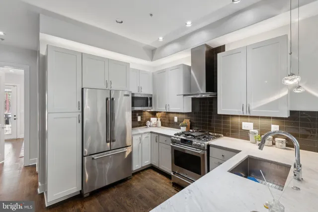 $4,000 | 652 L Street Northeast, Unit 1, Washington, DC 20002