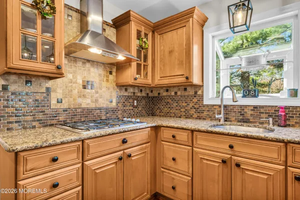 $979,900 | 1 Lake Ontario Lane, Morganville, NJ 07751
